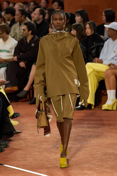 Look 12